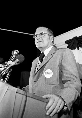 Dolph Briscoe campaigns for governor of Texas. From the Dolph Briscoe Papers.