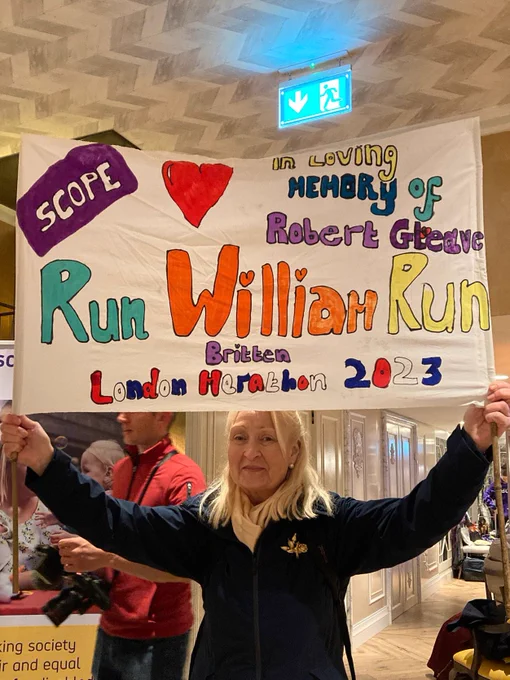 A Scope supporter holding a sign. It says: "Run William, Run. In loving memory of Robert Gleave."