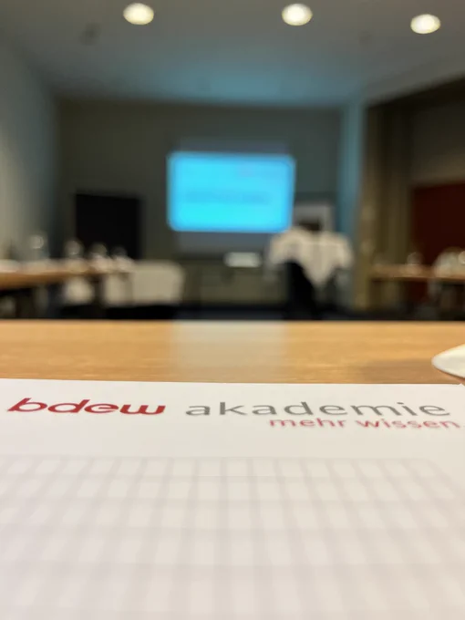 Tagungsraum des BDEW Akademie Seminars "Leitungstiefbau - Organisation und Haftung" in Berlin