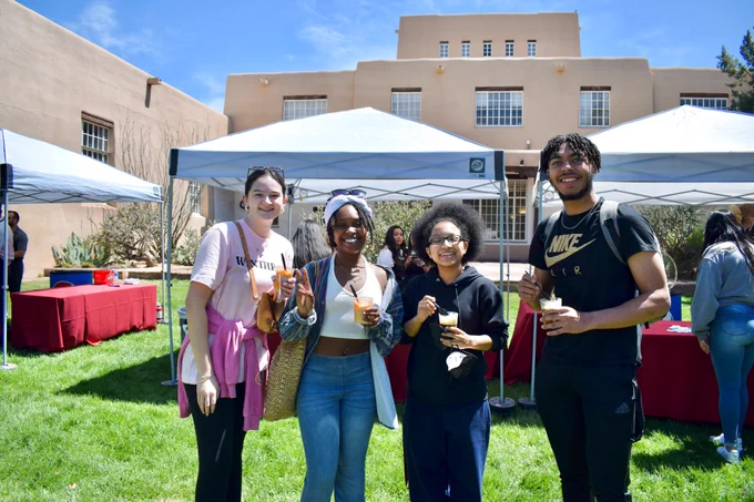 Lobo students sample root beer and ice cream floats, courtesy of UNM President Stokes, her husband Jeff, and UNM leadership and staff.