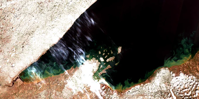 Sentinel image of Western Lake Superior, 2023-04-26