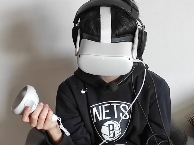 Test d'attention ou comment évaluer les capacités d'inhibition et de vigilance d'un enfant en le plongeant dans une salle de classe en en VR