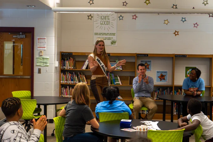 Students listen to Miss America.