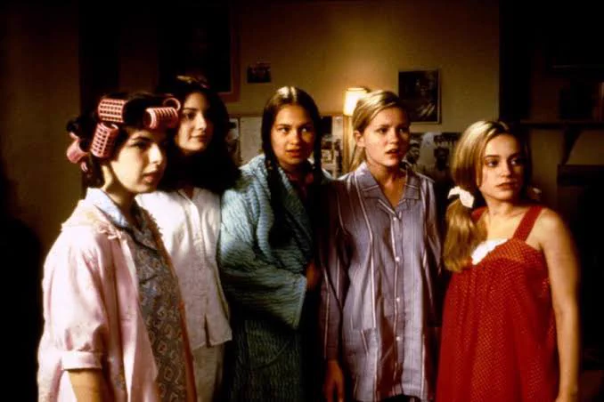 Image from Strike! (Originally released in Australia as The Hairy Bird, also known as All I Wanna Do). L - R: Heather Matarazzo, Gaby Hoffman, Merritt Wever, Kirsten Dunst and Monica Keena.