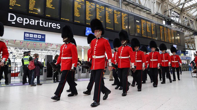 Soldiers arrive at London Waterloo