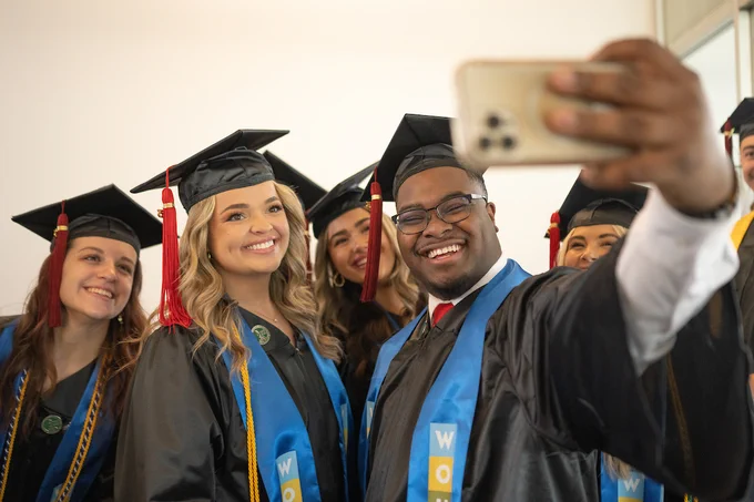 WOUB students pose for a group picture