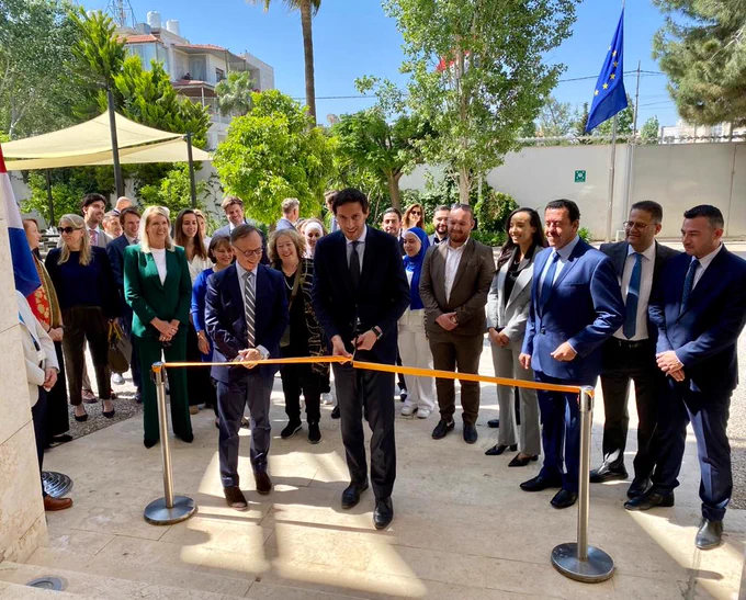 Minister Hoekstra bezoekt de vernieuwde Nederlandse ambassade in Amman, Jordanië. 