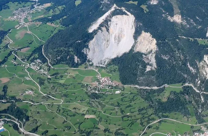 The rockslide above Brienz in eastern Switzerland. Image by CHRISTOPH NÄNNI, TIEFBAUAMT GR, SWITZERLAND via the BBC.
