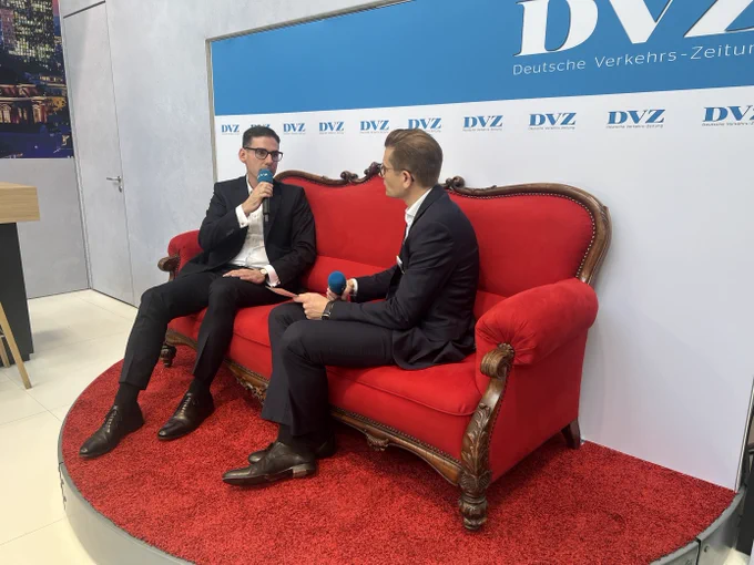 BLG COO M. Magnor auf dem Roten Sofa der DVZ im Gespräch mit S. Reimann.