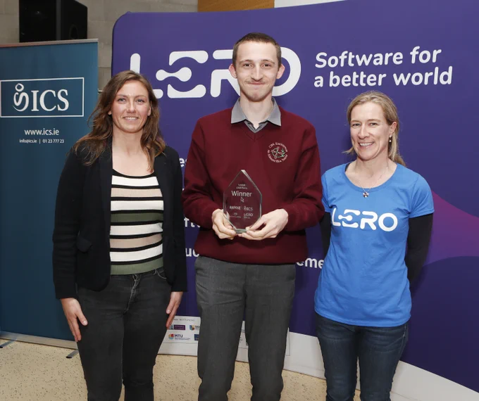Tom Dandoy photographed accepting his trophy as overall winner of the National Scratch Competition 2023, alongside Clare McInerney of Lero (right) and Lucy Hayes of ICS (left).