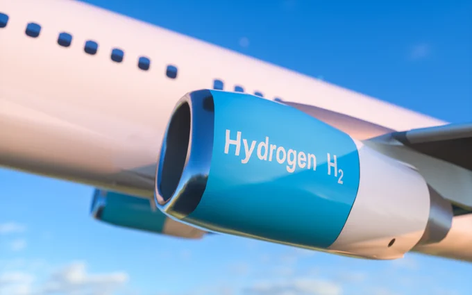Aircraft with the words "Hydrogen H2" written on the engine
