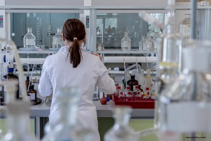 Lab scientist working at the lab bench.