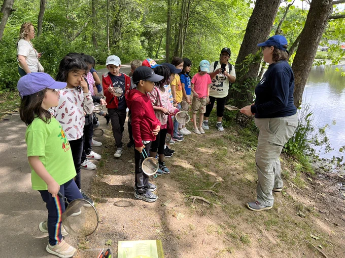 Pond life instructor preparing our first grade students to search for living things.