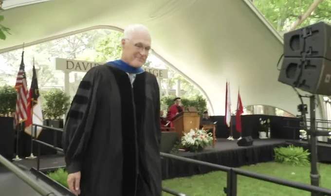Prof. Burkhard Henke receiving the Hunter-Hamilton Love of Teaching Award.