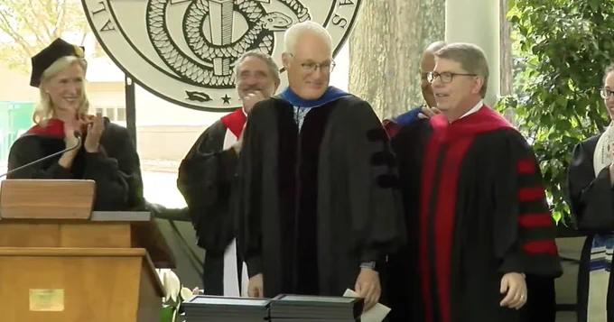 Prof. Burkhard Henke receiving the Hunter-Hamilton Love of Teaching Award.