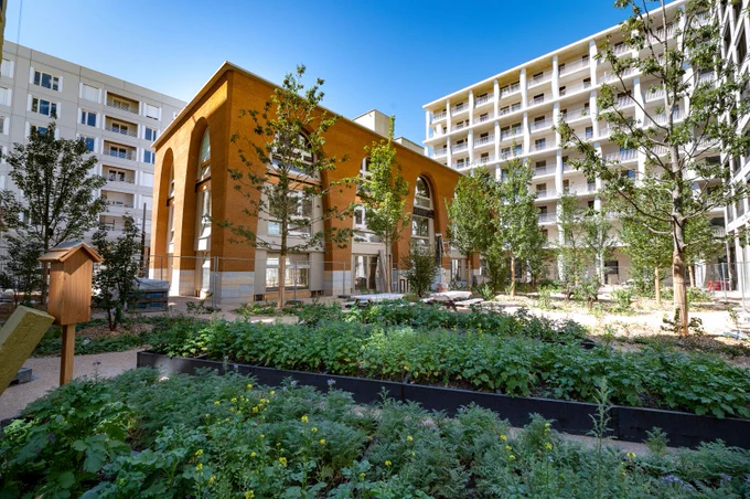 Bâtiment l'Orangery à Lyon Confluence, réalisé en terre crue. Photo : @SplConfluence