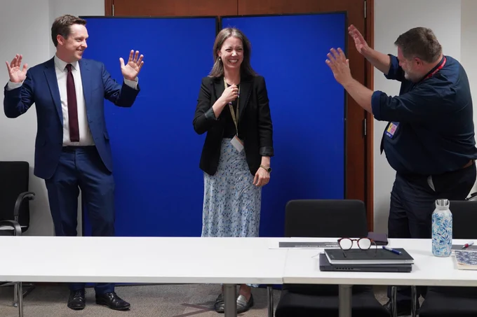 Minister Pursglove applauding with the BSL Advisory Board Co-Chairs. 