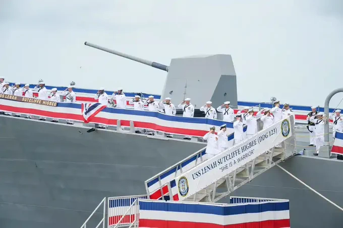 The crew of USS Lenah Sutcliffe Higbee (DDG 123) brings the ship to life during its commissioning ceremony at Naval Air Station Key West, Fla. 📸 Mass Communication Specialist 2nd Class Nicholas V. Huynh