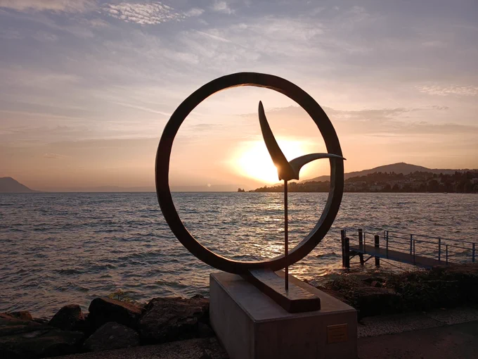 Puesta de sol en sobre el lago Leman en Montreux