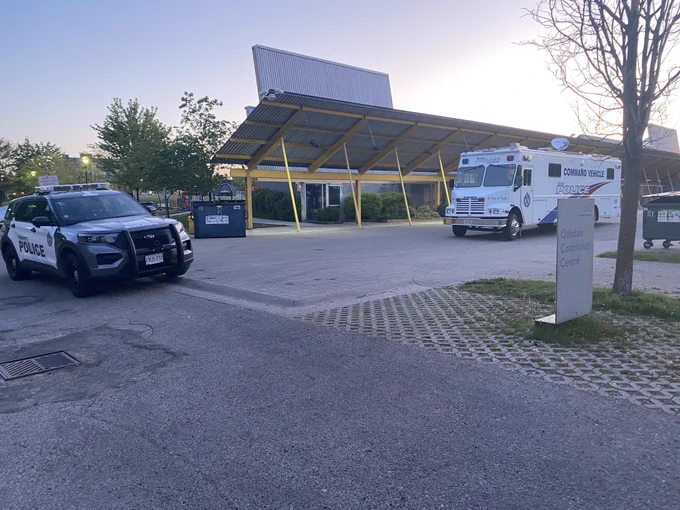 Police have set up a command post outside Oakdale Community Center. Toronto police cruiser and a Command vehicle are stationed outside.