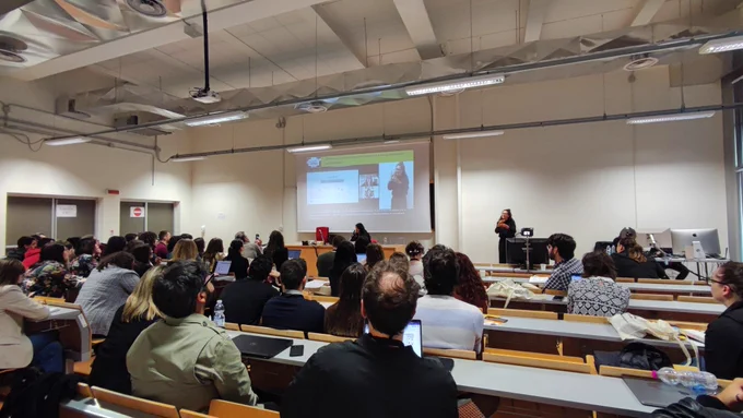 Foto panoramica della sala