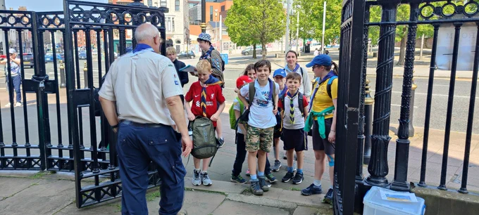 Scouts returning their ShelterBox