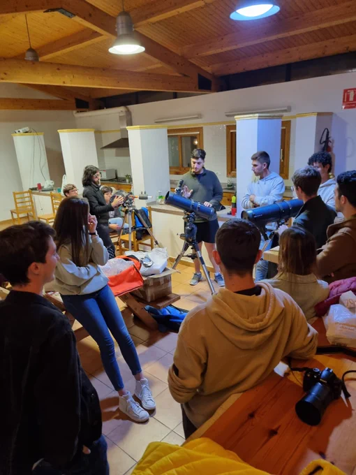 Pequeña masterclass de como montar y usar un telescopio impartida por @pabmarex