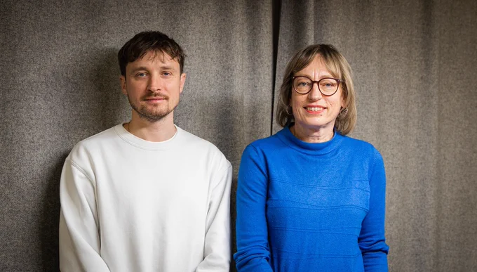 Germans Ermičs un Ilze Martinsone, Foto: Arnolds Auziņš / Latvijas Radio
Ombré stikla akvārijs. Sadarbībā ar Glennn Stestig Architekts. Raf Simons, Dover Street Market, Londona, 2016
Klātbūtne – prombūtne, 2017. (foto - Torben Petersen)
