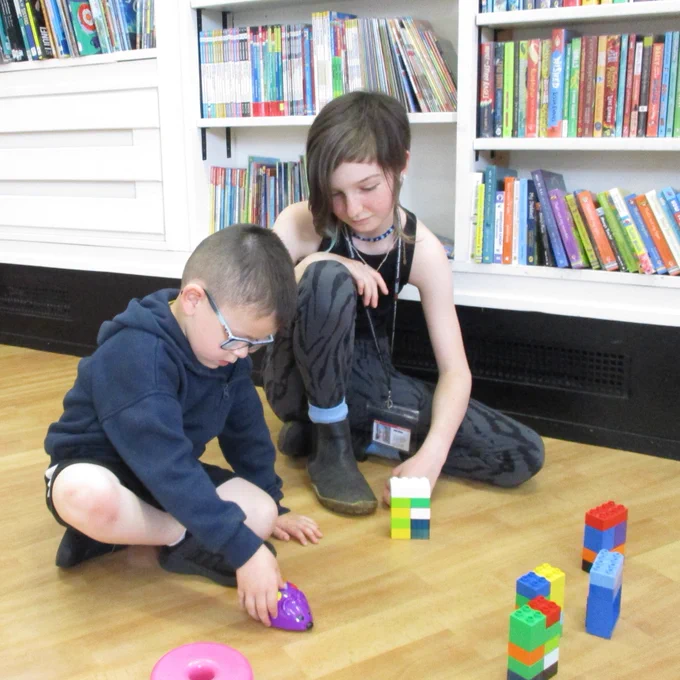 Children with a Robot mouse.