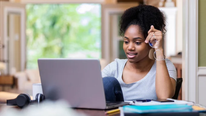Providing students with examples and best practices in how to write online discussion posts can alleviate student fears and promote better submissions.