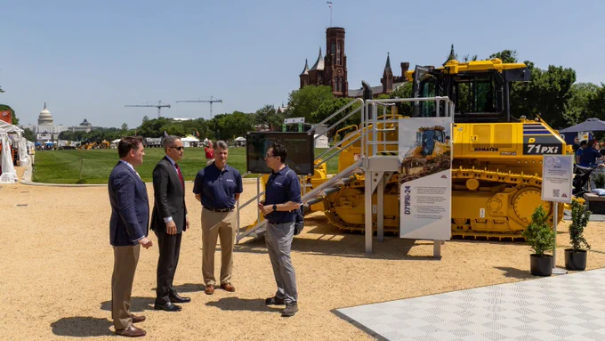 Great to see @aemadvisor showcase the construction industry's latest innovations and discuss Biden-Harris Administration's priorities during last week's Celebration of Construction on the National Mall. 