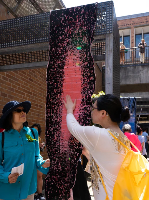 Attendees visiting Affourtit‘s altar