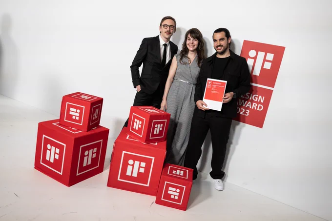Für das KALDERA-Team in Berlin bei der iF-Preisverleihung dabei: Sören Jalas, Kaja Schubert, Manuel Kirchen