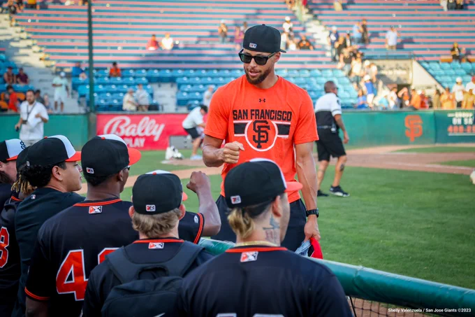 Stephen Curry hi-fvies San Jose Giants players