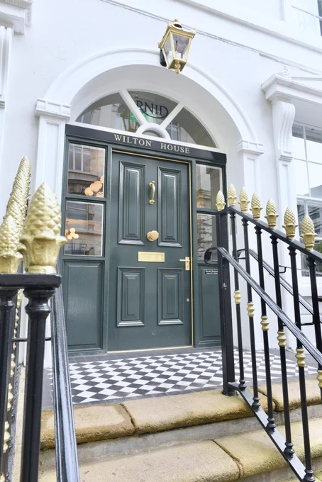 SMET was delighted to supply bauprocalc lime-based plaster & render for Wilton House, helping transform the 19th-century Belfast city-centre building into unique, hotel-like, serviced apartments.