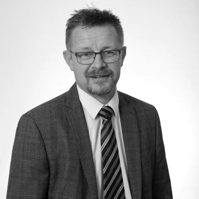 Dean Freer, Adviser