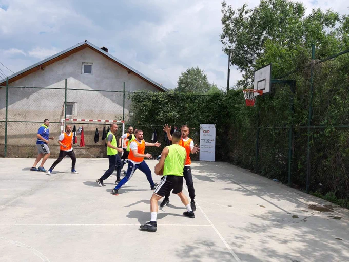 Despite the heavy rains, over 50 participants from all communities and backgrounds in North Kosovo met for a peaceful sport event in the Bosniac Settlement on Sunday, for a one-in-kind inter-ethnic event in a period of incredibly tense political dynamics. Thank you all, and in particular the courage of the North Mitrovica Municipality and NM Municipal Assembly!