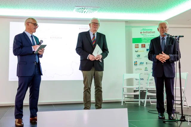 🙏  Merci à INITIATIVE TARN, son président, Didier HOULES et son directeur, Olivier DELBREILH, pour leur confiance pour l'animation de la soirée organisée à Albi pour fêter le 1500ème prêt d'honneur attribué par ce réseau ! 
 
🚀  Une belle occasion de mettre en valeur de dynamiques entreprises, comme celle d'Elia PRIBIL, qui vient d'obtenir le label Initiative Remarquable Initiative France (remis par LEXCELLENT Patricia, sa Déléguée Générale), la plateforme pour emplois médicaux Med & Jobs, d'Arnaud CORBIERE et Andréa Corbiere ou encore Lilian Clerc, avec son groupe CODEPAR. 
Sans oublier la pâtisserie d'Astrid E. qui vient d'ouvrir à Lautrec, la start-up Hopper, incubée à l'IMT Mines Albi, LISIO Web Engagé 🌍 ou encore Cactile. 
 
🚀  Et je retiens de cette belle soirée, le partenariat concret et très efficace qui rassemble de très nombreux partenaires autour d'INITIATIVE TARN.  