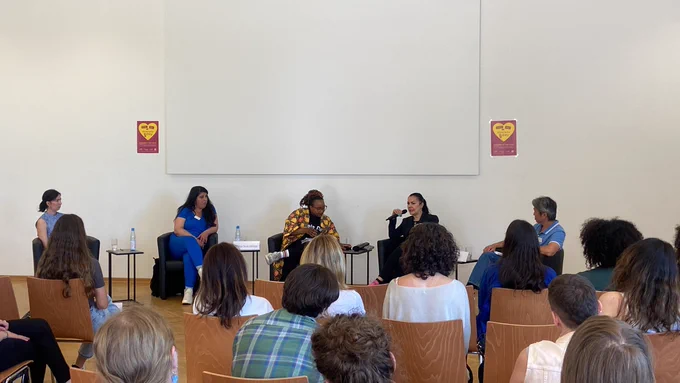 Diversity-Tag 2023: Thema Rassimuskritische Hochschule! 
Eine Podiumsdiskussion mit Dr. Rahab Njeri, Dr. Kien Nghi Ha, Dr. Onur Suzan Nobrega, Dr. Reyhan Sahin und Marcia Moser (auf dem Bild zu sehen)