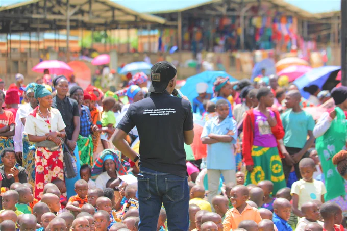 An event facilitator speaks to a crowd.