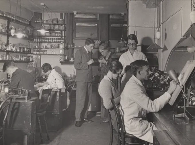 Science class at Birkbeck.