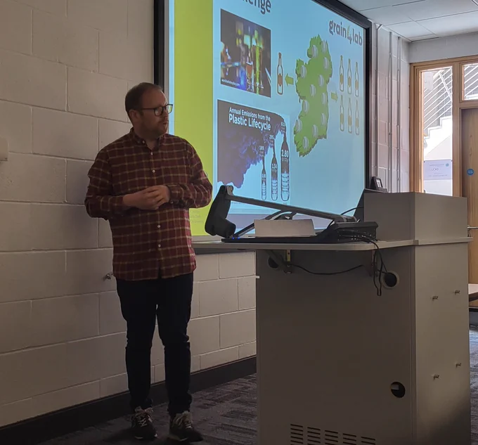 Brian Freeland giving a talk on Grain-4-Lab at the Circular Economy Hotspot 2023