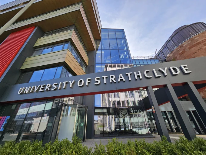 Signage on front of Strathclyde Business School which reads "University of Stathclyde"