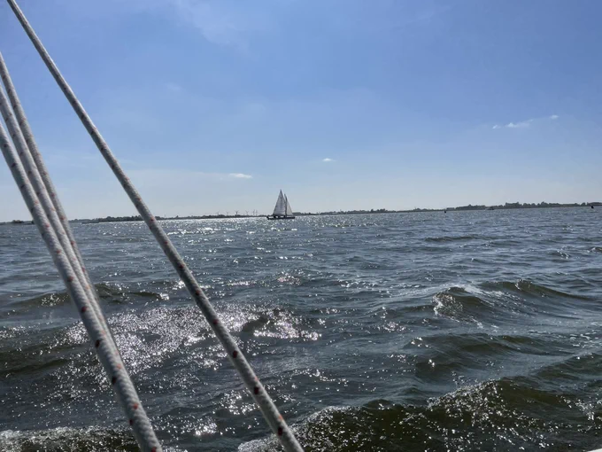 Segelboot auf dem Wasser
