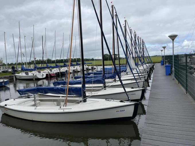 Segelboote am Steg in Friesland
