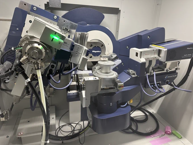 Interior of the SmartLab instrument assembled and ready for action.