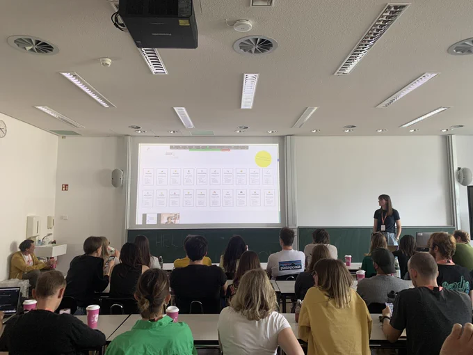 A person presenting a slide on ‘design signal’