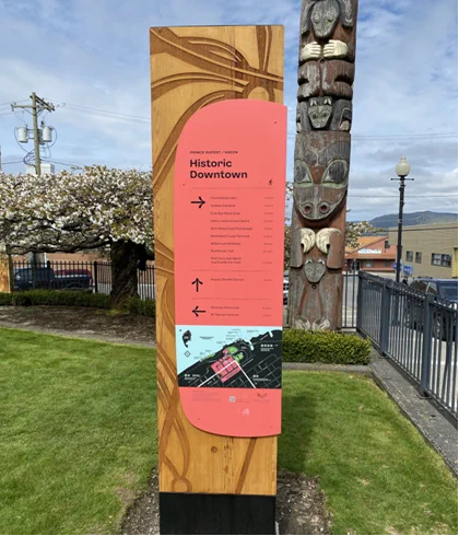 Salmon wayfinding signage with black text that says Historic Downtown.