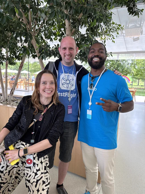 Got to say hi to Allen, at "Meet the Teams" at Apple Park. Serenity photo bombed... 😅