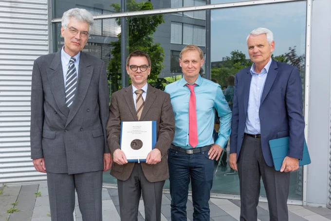 Gruppenfoto von der Inhoffen-Vorlesung 2023: Stefan Schulz, Jörn Piel, Klemens Rottner, Dirk Heinz.